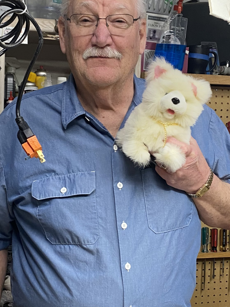 Fix-it volunteer at Used-a-Bit